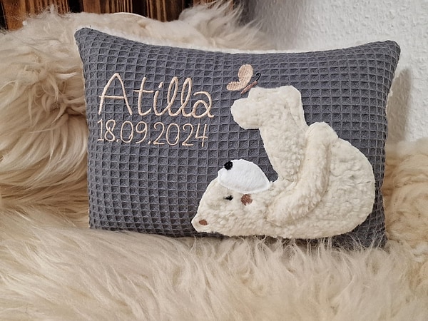Kissen Taufkissen Bär Eisbär Teddy Schmetterling grau Waffel Schrift beige & Wunschnamen W919