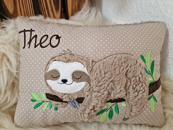 Kissen Taufkissen Faultier schlafend Punkte beige (hell) & Wunschnamen W771