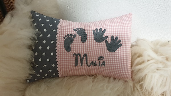 Kissen Füsschen Hände grau rosa Karo & Wunschnamen W1417