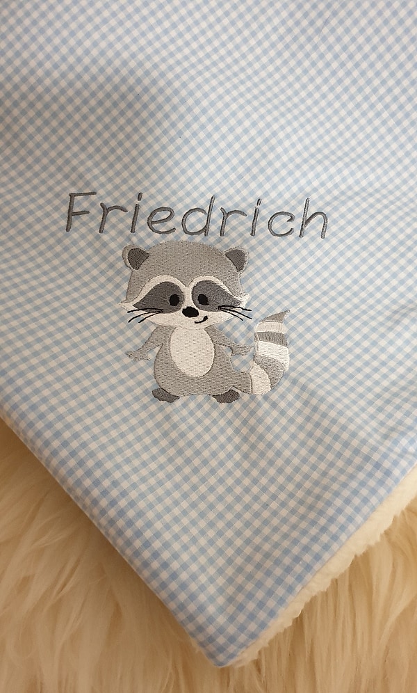 Babydecke Decke Kuscheldecke Waschbär Karo hellblau & Wunschnamen W74