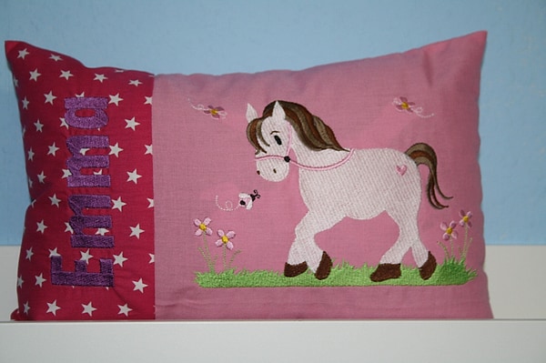 Kissen Pferd Pferdchen auf der Wiese pink rosa & Wunschnamen W1134