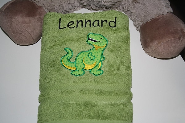 Handtuch Dino T-Rex mit Namen bestickt W462