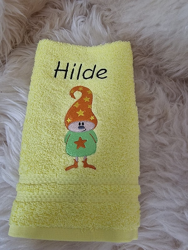 Handtuch Wichtel Sterne orange grün mit Namen bestickt W397