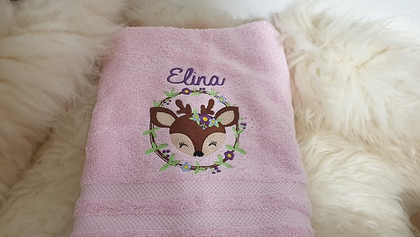 Handtuch Reh Blumen rosa mit Namen bestickt W613