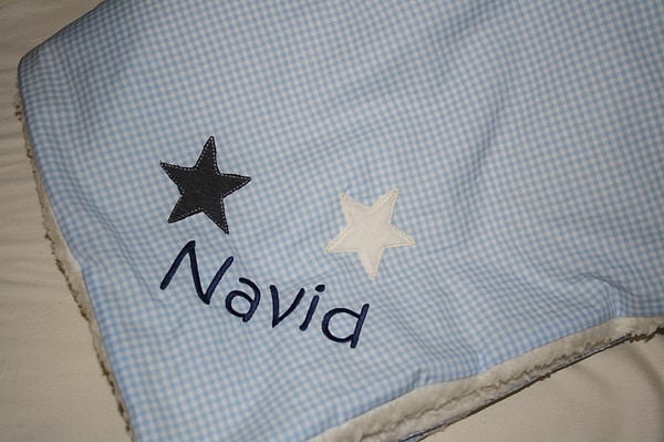 Babydecke Decke Kuscheldecke 2 Sterne Karo hellblau & Wunschnamen W78