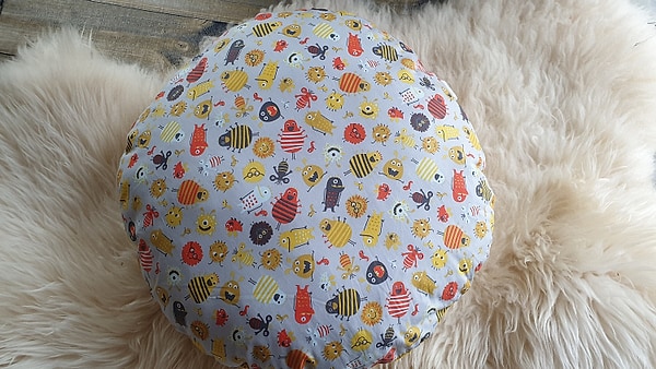 Bodenkissen Kindersitzkissen Sitzkissen kleine Monster grau / senfgelb W814