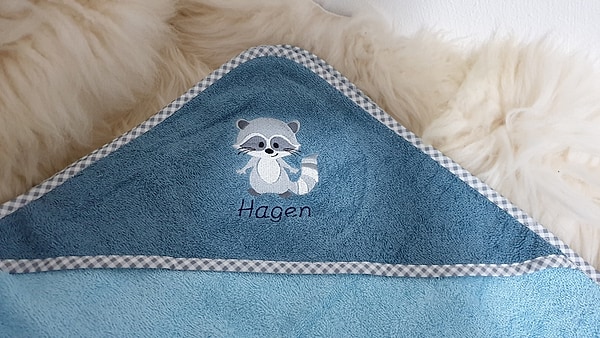 Babybadetuch Kapuzenhandtuch Waschbär petrol & Wunschname W398