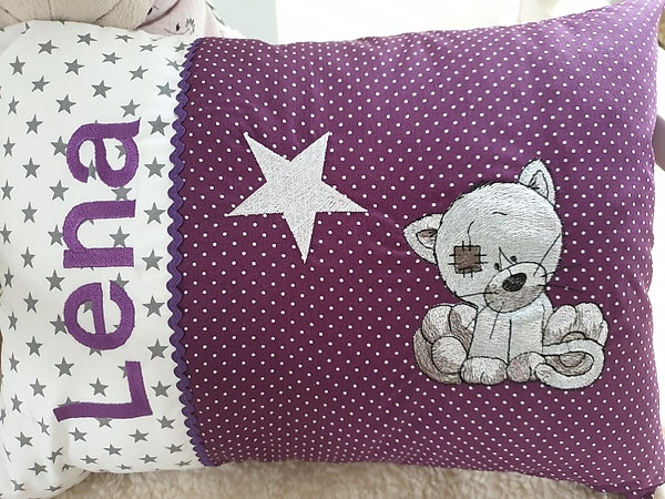 Kissen Katze Stern Punkte lila, weiße Sterne & Wunschnamen W1385
