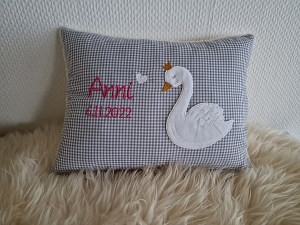 Kissen Taufkissen Schwan Schwankönigin Karo grau & Wunschnamen W1306