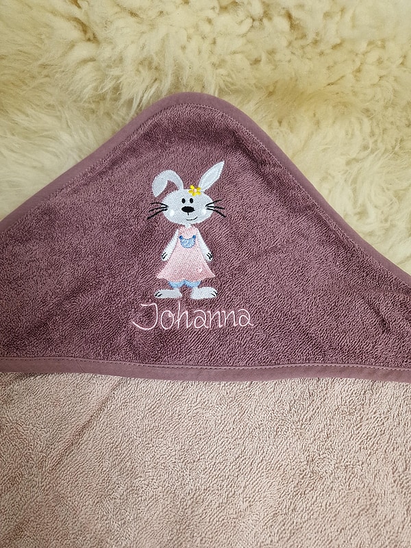 Babybadetuch Kapuzenhandtuch Hase stehend mauve & Wunschname W1533