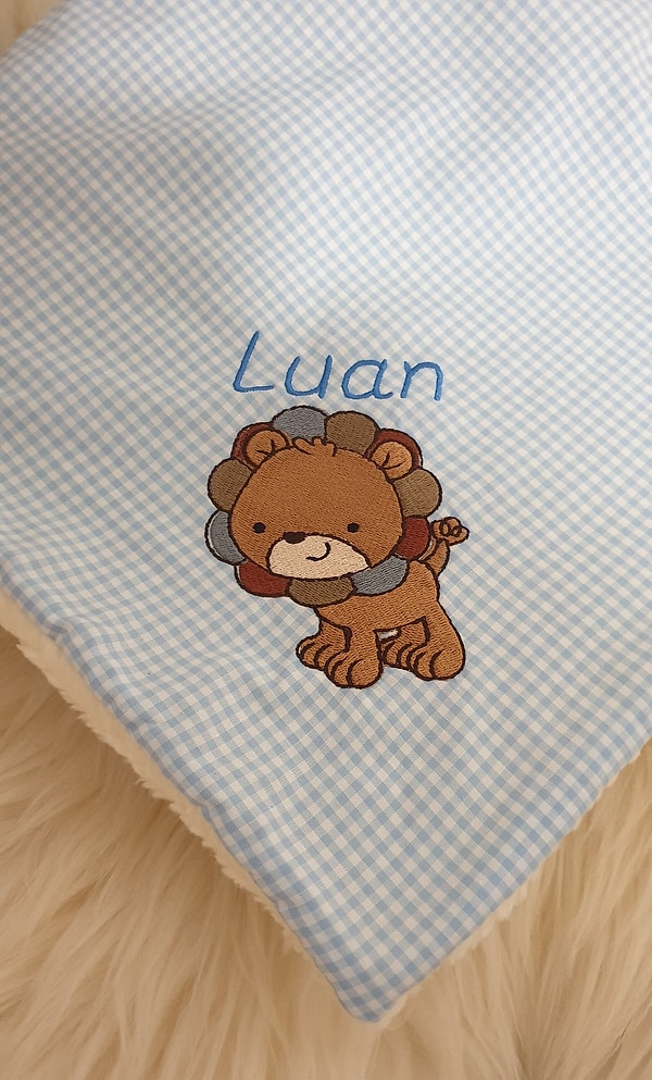 Babydecke Decke Kuscheldecke Löwe Karo hellblau & Wunschnamen W77