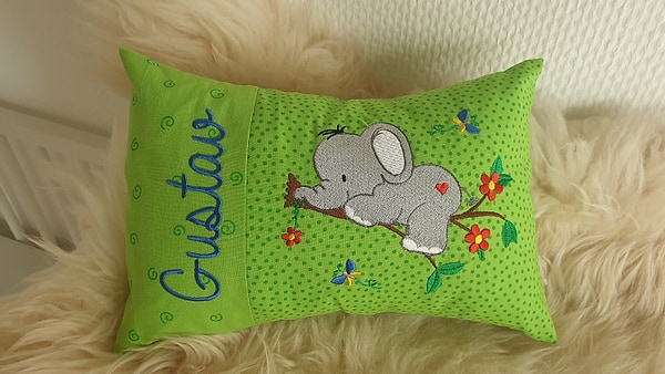 Kissen Elefant auf dem Ast grüne Kringel grüne Punkte & Wunschnamen W1384