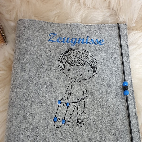 Zeugnismappe Junge Skater Wollfilz grau blau mit Namen W1478