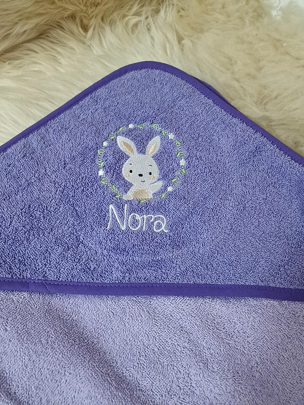 Babybadetuch Kapuzenhandtuch Hase flieder & Wunschname W330