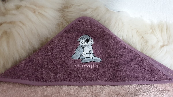 Babybadetuch Kapuzenhandtuch Seelöwe Robbe mauve & Wunschname W563