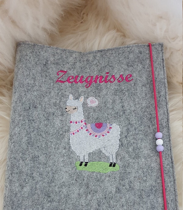 Zeugnismappe Lama Herzchen Wollfilz mit Namen W116