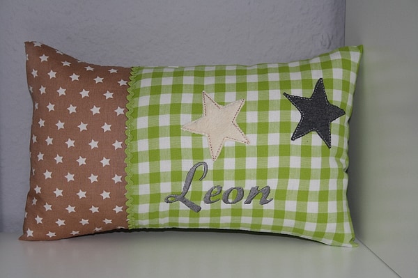 Kissen 2 Sterne beige Sterne grün karo 1 & Wunschnamen W1148