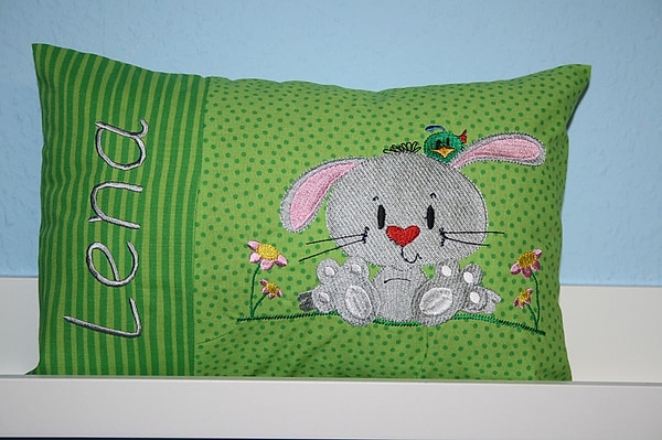 Kissen Hase Vögelchen grün und Wunschnamen W1217