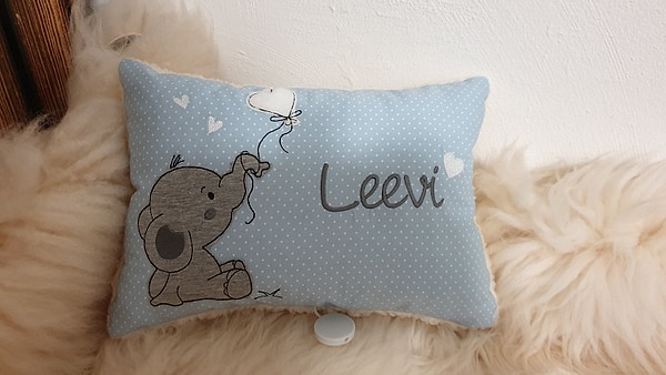 Spieluhr Elefant Herzchenluftballon hellblaue Punkte mit Namen bestickt W1526