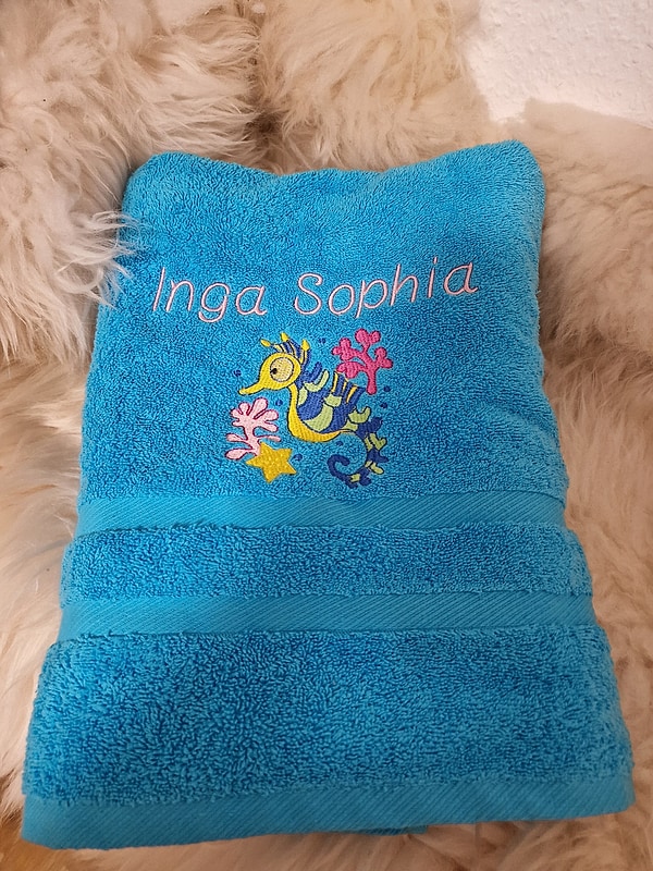 Handtuch Seepferdchen türkis mit Namen bestickt W372