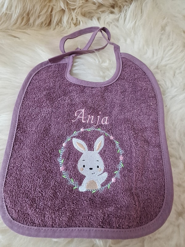 Halstuch Lätzchen Hase Häschen im Blumenkreis mit Namen W221