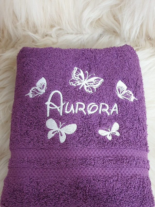 Handtuch Schmetterlinge lila mit Namen bestickt W402